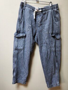 GAP Cropped Denim Cargo Jogger Pants in Faded grey